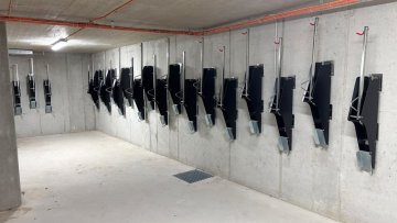Držáky na kola a elektrokola - Kolovýtah_bytový dům Brno