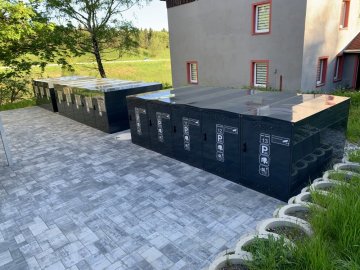 Boxy na kola z modelové řady PS (sedlová střecha). Robustní ocelová konstrukce. Modulární řešení. Možnost nabíjení elektrokol.