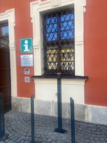 Nabíjecí sloupek na elektrokola_CM 1400_město Ostrov (2) Nabíjecí sloupek na elektrokola_CM 1400_město Ostrov (2)