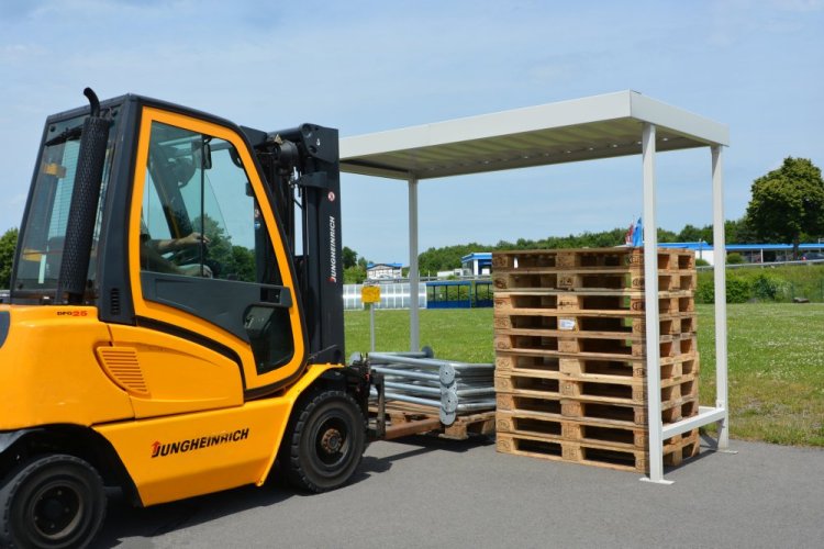 Jednostranný venkovní přístřešek na materiál a palety - VRANOV 14 - žárově zinkovaný+RAL 9002