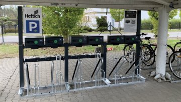 Nový kombinovaný stojan na kola a koloběžky s nabíjecími možnostmi - Mexta, spol. s r.o. Nový kombinovaný stojan na kola a koloběžky s nabíjecími možnostmi - Mexta, spol. s r.o.