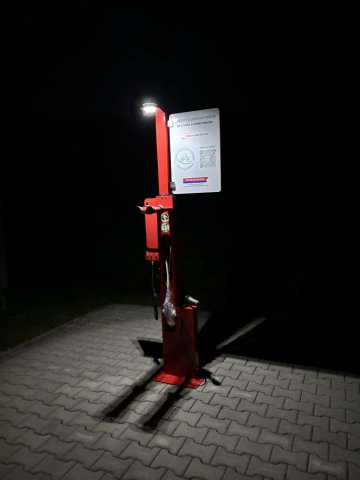 Servisní stanice s integrovanou nabíjecí stanicí elektrokol_METASCORE SIGN LED Servisní stanice s integrovanou nabíjecí stanicí elektrokol_METASCORE SIGN LED