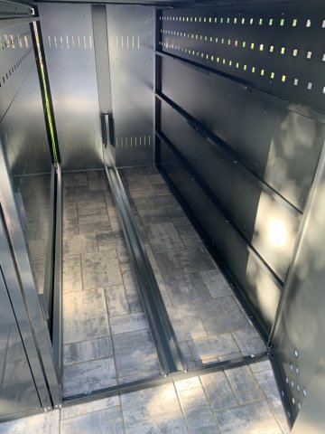 Boxy na kola z modelové řady PS + OS (sedlová střecha/oblouková střecha). Robustní ocelová konstrukce. Modulární řešení. Možnost nabíjení elektrokol.