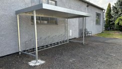 PŘÍSTŘEŠEK SE STOJANEM NA KOLA - VRANOV 14