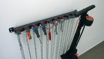Servisní set nářadí pro opravu a dofouknutí jízdních kol_META-TOOLER_montáž na zeď